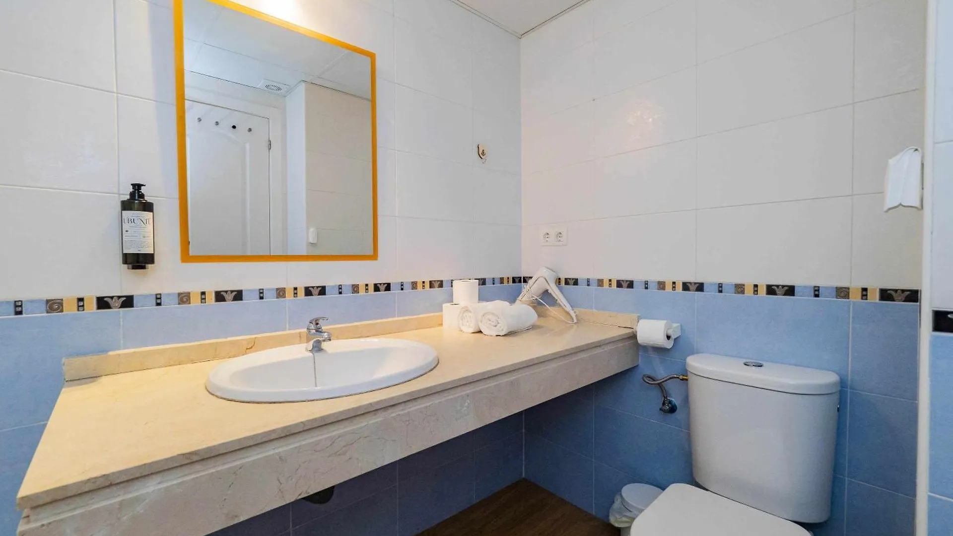 Atico Con Vistas Al Mar, Piscina Y Parking Apartment Malaga 0*,  Spain