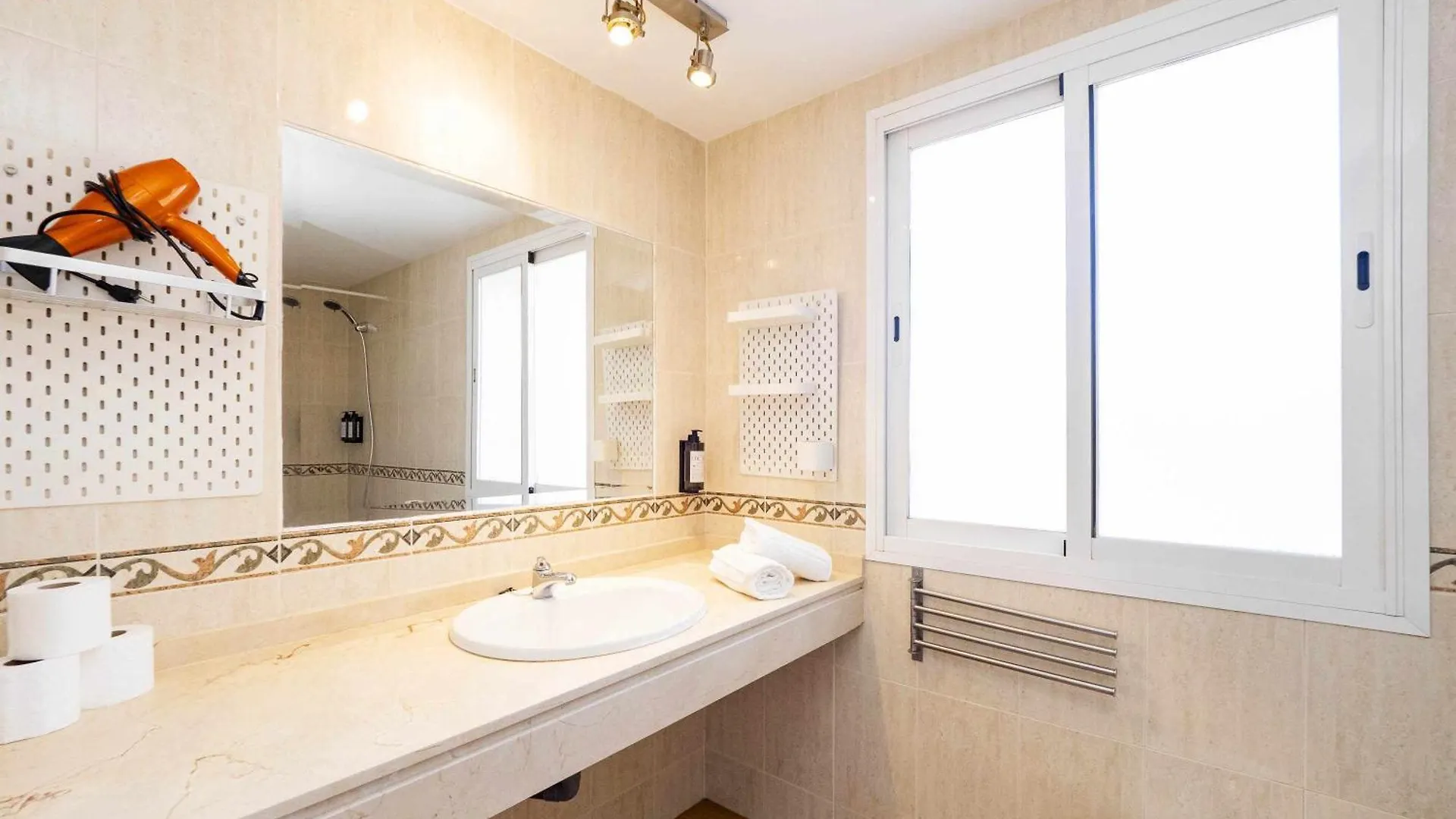 Appartamento Atico Con Vistas Al Mar, Piscina Y Parking Málaga